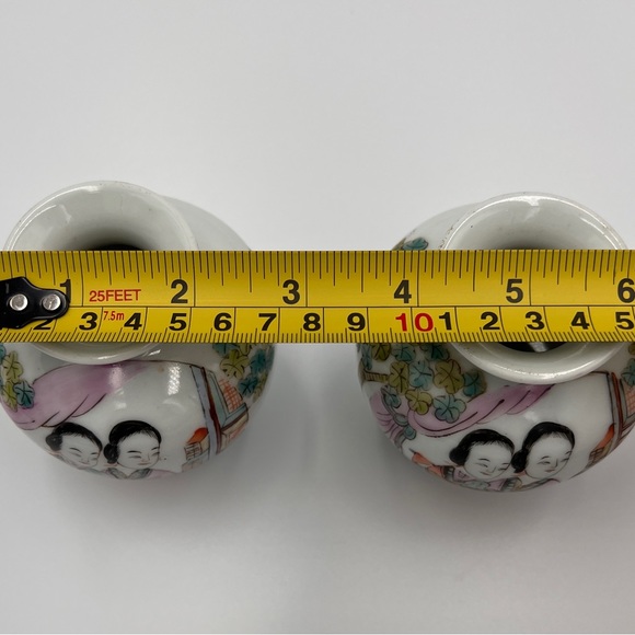 Small Chinese Porcelain Figural Vases - pair - Picture 6 of 8